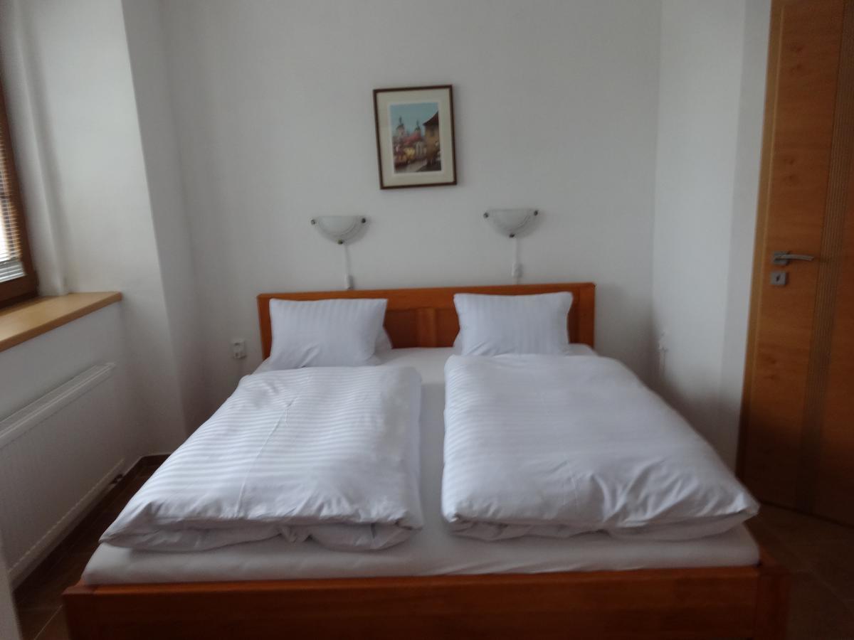 Hostinec u Janatů s ubytováním Cestin Habitación foto