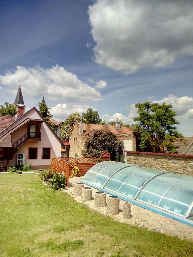 Hostinec u Janatů s ubytováním Cestin Exterior foto